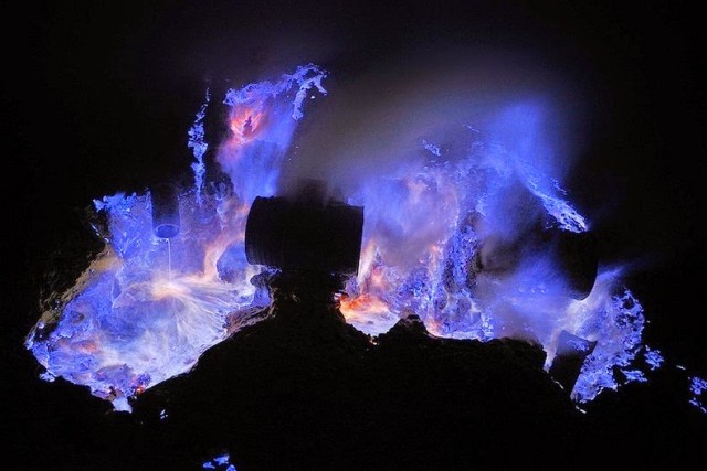 Spectacular Neon Blue Lava Pours From Indonesia's Kawah Ijen Volcano
